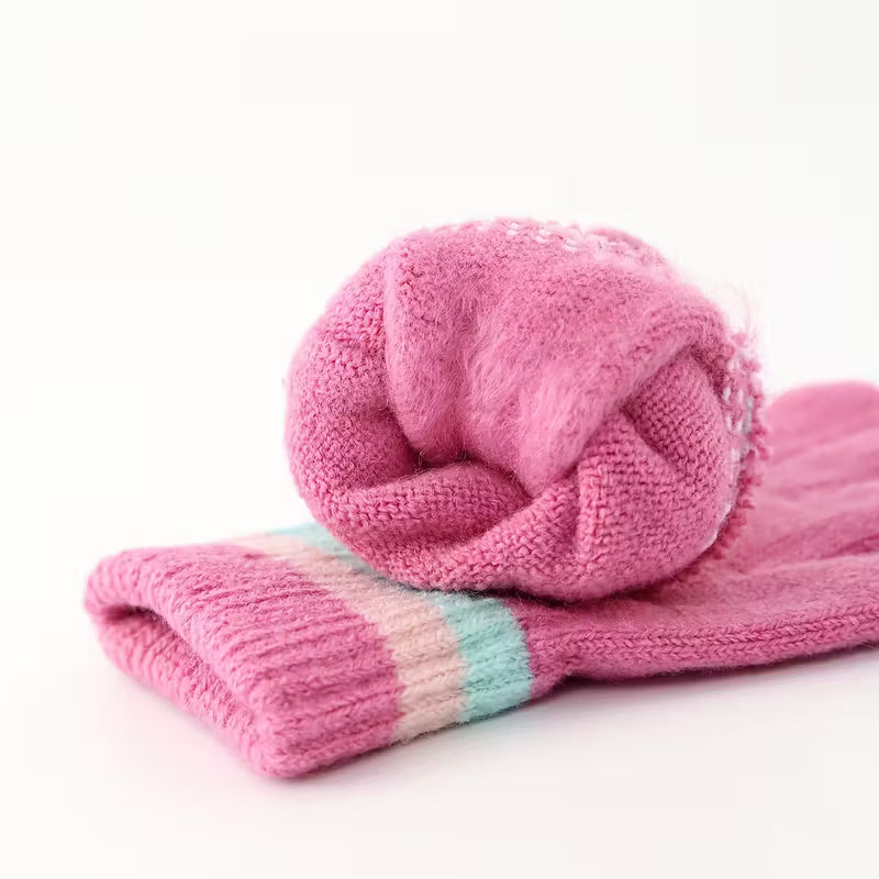 Růžová sada 3 ks –  pletená čepice s kresleným jednorožcem 🦄