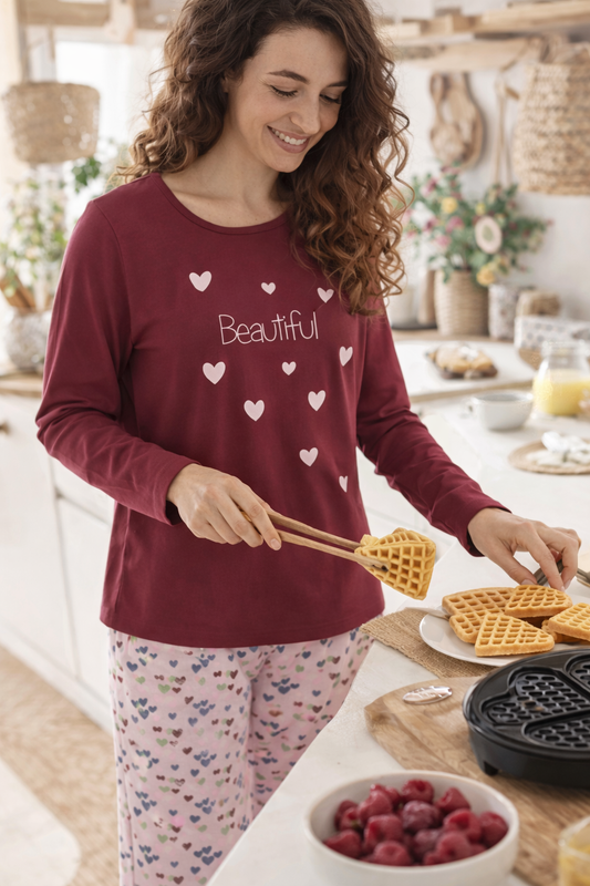 České dámské pyžamo s dlouhým rukávem a SRDÍČKY