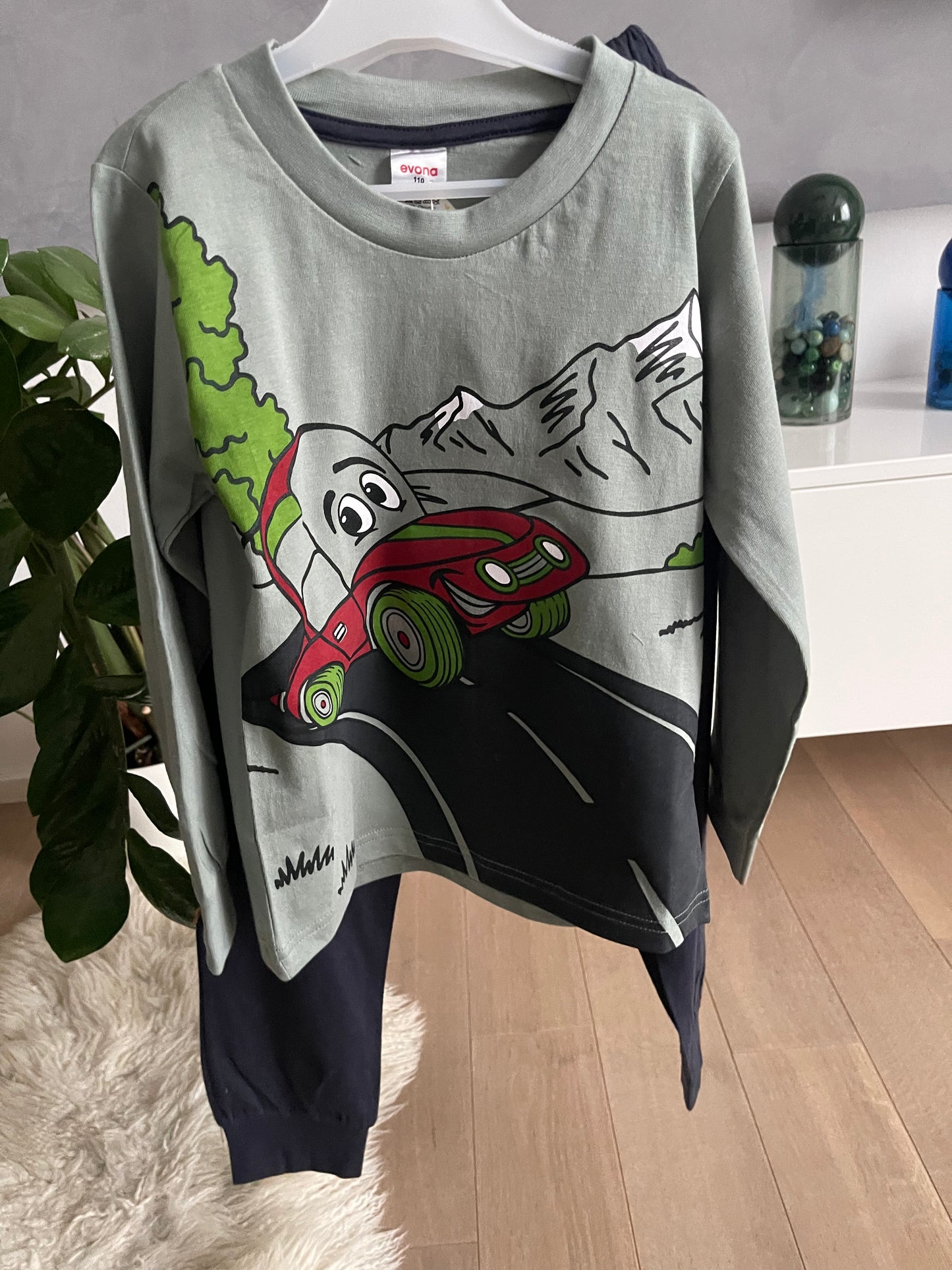 Chlapecké pyžamo AUTO v horách